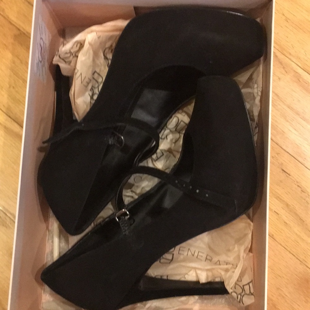 Black suede BCBG pumps